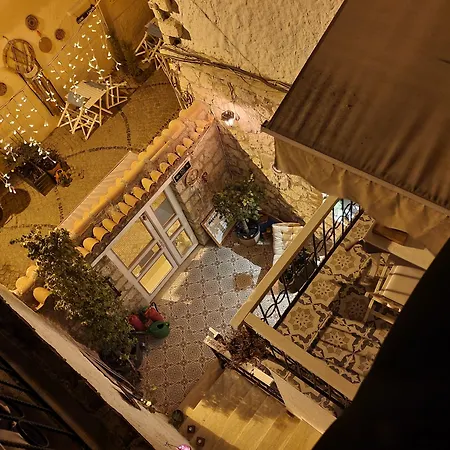 Leyla Hotel *