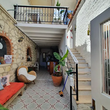 Leyla Hotel *