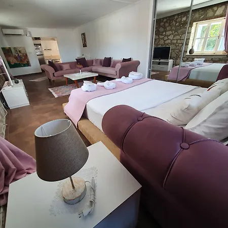 Leyla Hotel *